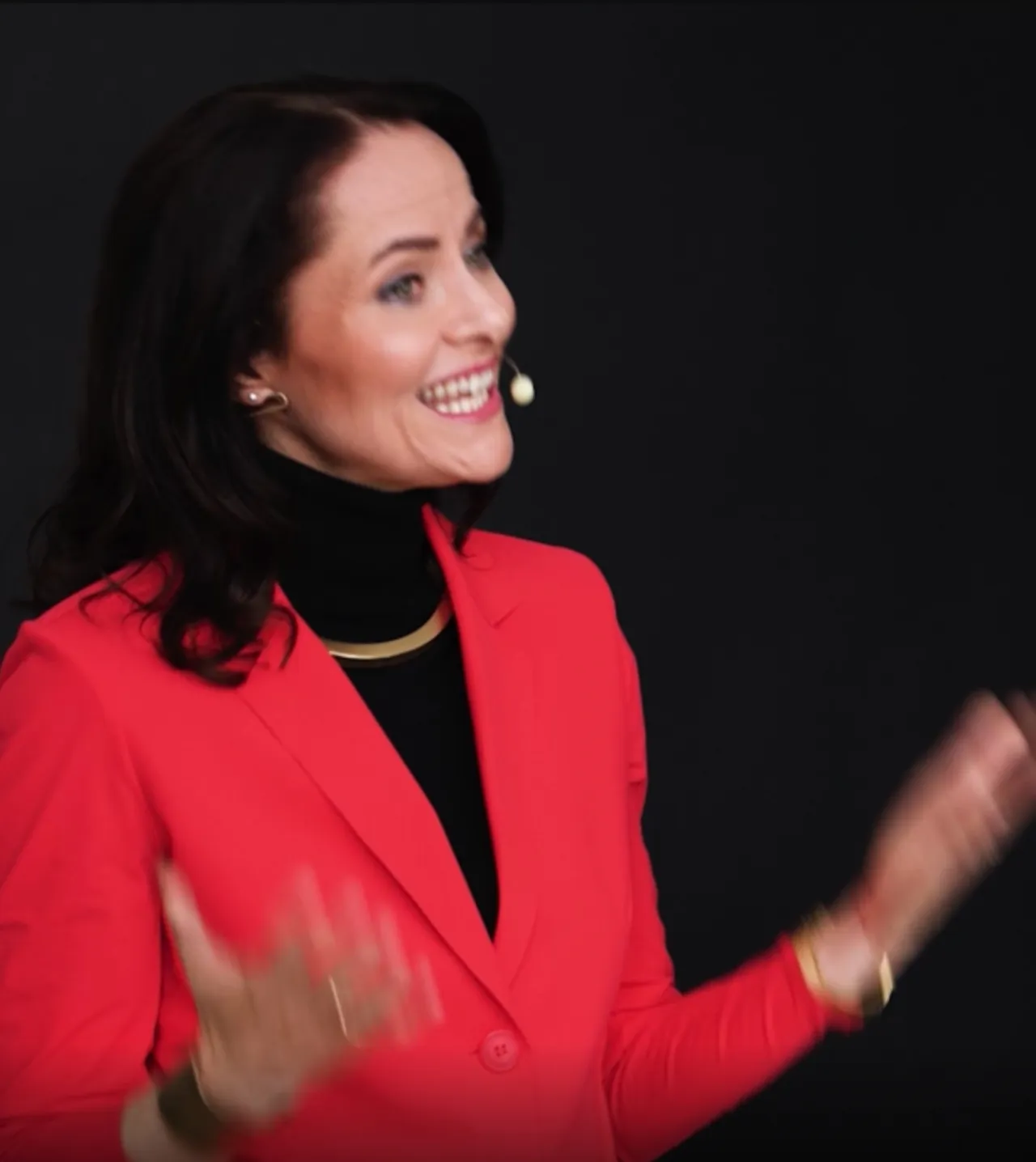 Prof. Dr. Madeleine Bernhardt hält eine Keynote-Rede zu Leadership Transformation auf einer Konferenz